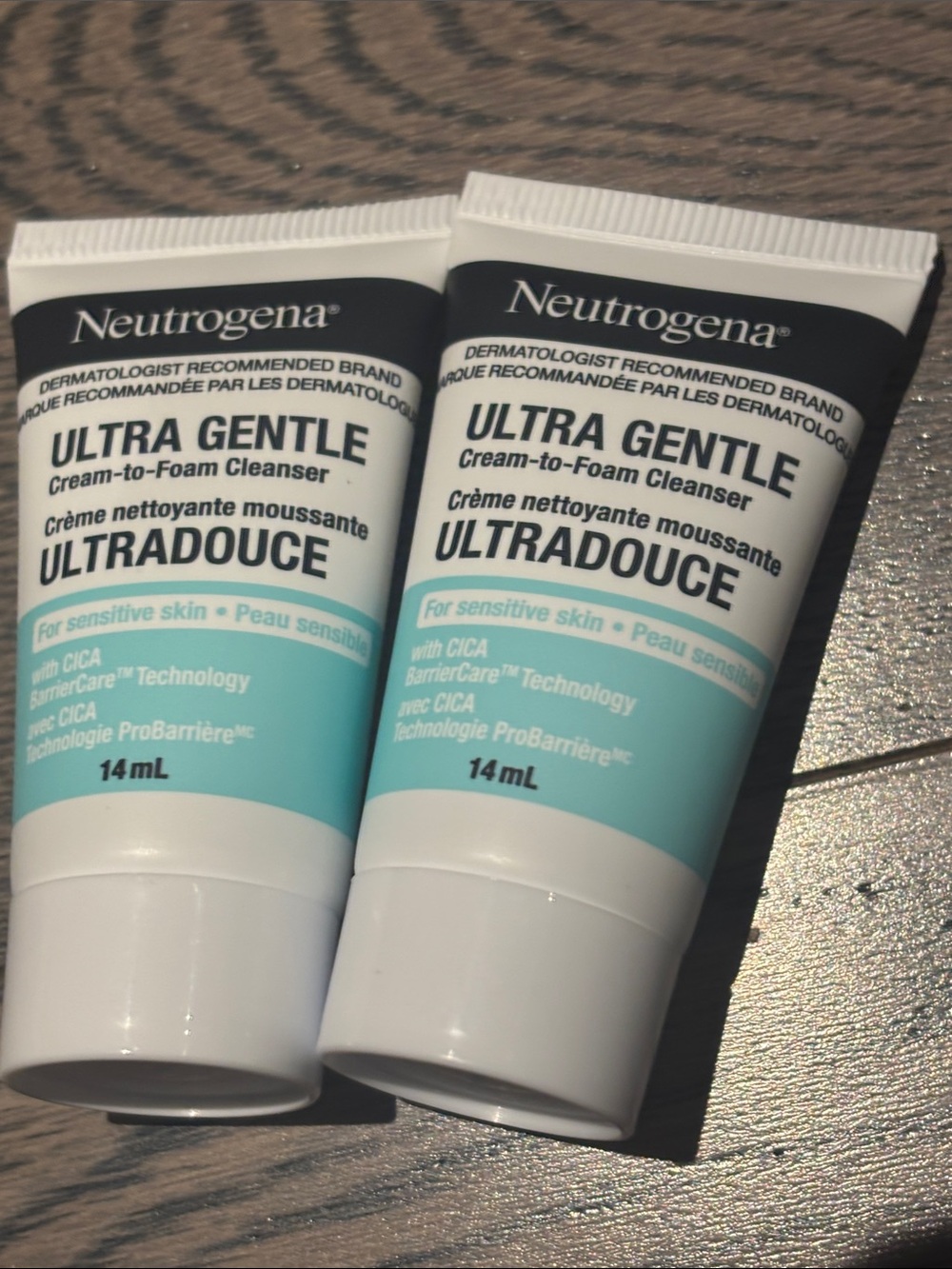 Neutrogena Ultra Gentle Cream-to-Foam Cleanser White & Aqua set of 2 travel